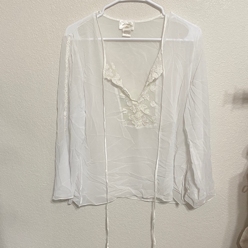 Vintage Intimates by Flora Elegant White Lace Trim Sleepwear Top